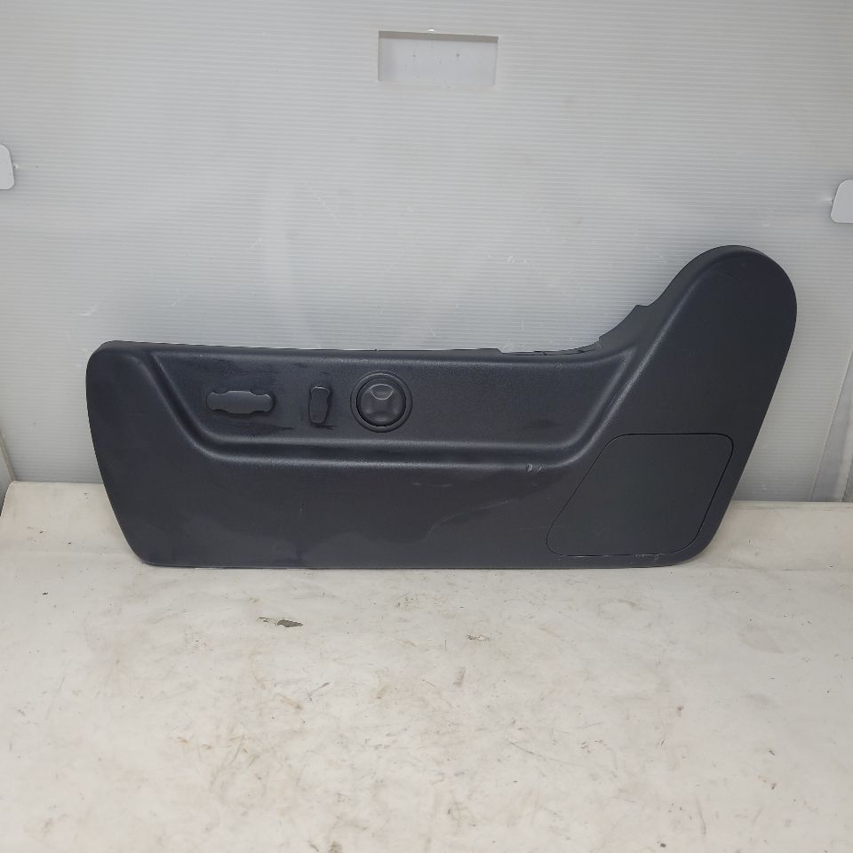 2012 ESCALADE LH DRIVER SEAT TRIM & SWITCHES 26185 - image 1