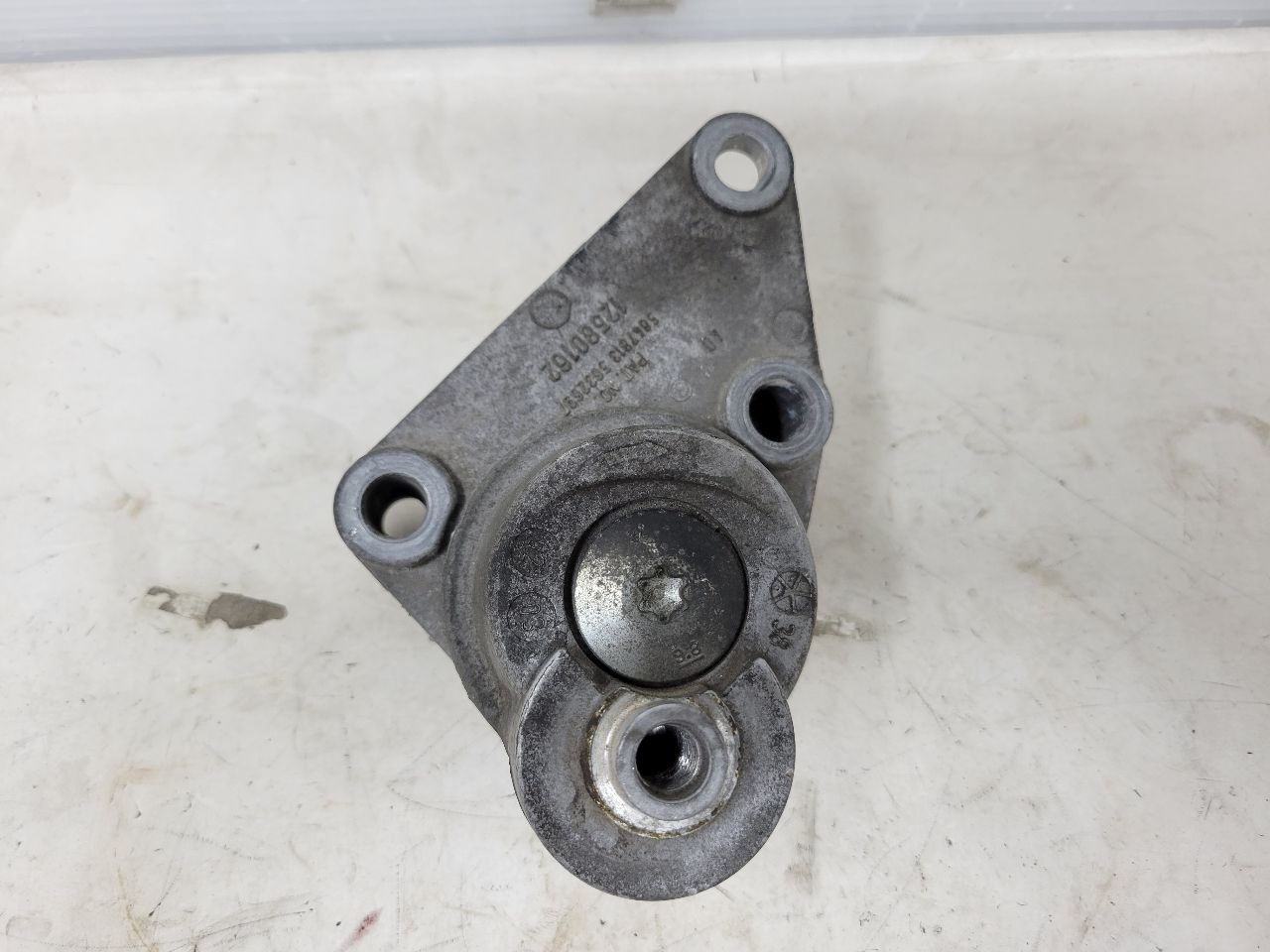 2012 ESCALADE ENGINE BELT TENSIONER NO PULLEY 26198 - image 1