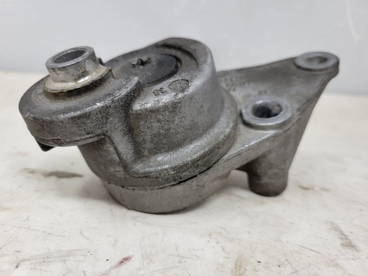 2012 ESCALADE ENGINE BELT TENSIONER NO PULLEY 26198 - image 3