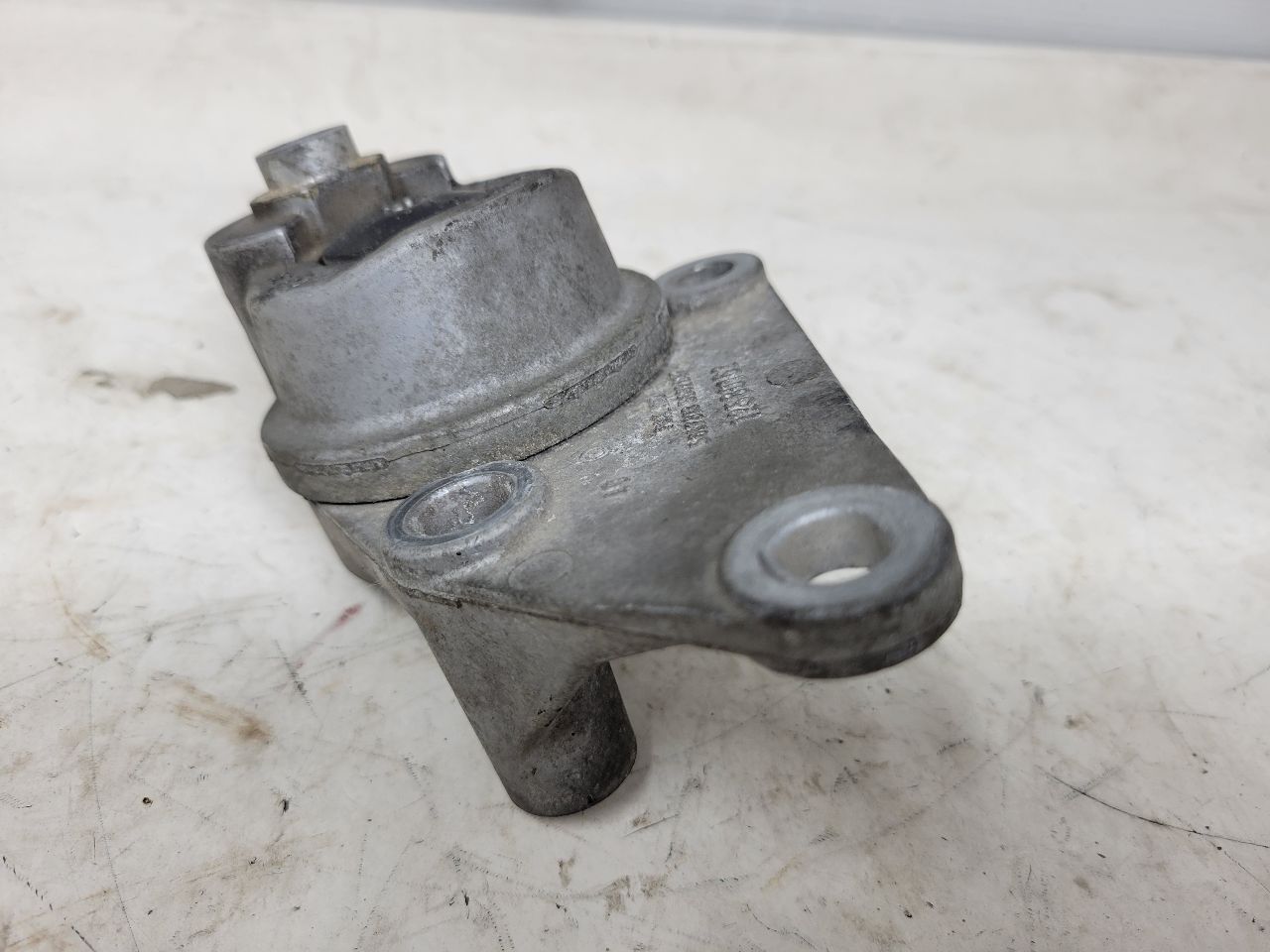 2012 ESCALADE ENGINE BELT TENSIONER NO PULLEY 26198 - image 4