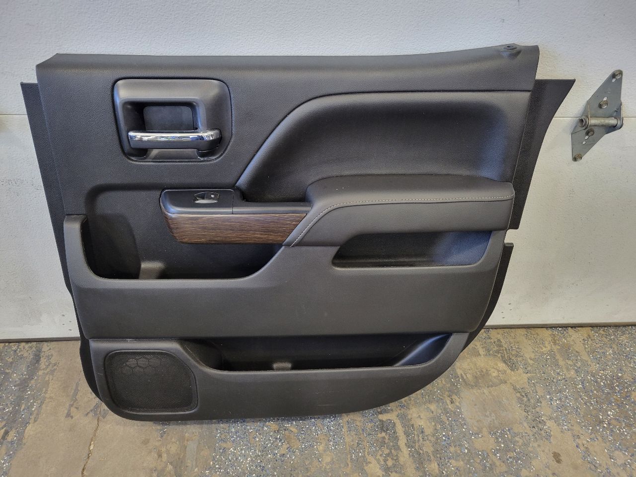 2017 SIERDEN15 DENALI CREW CAB PASSENGER REAR TRIM 26225 - image 1