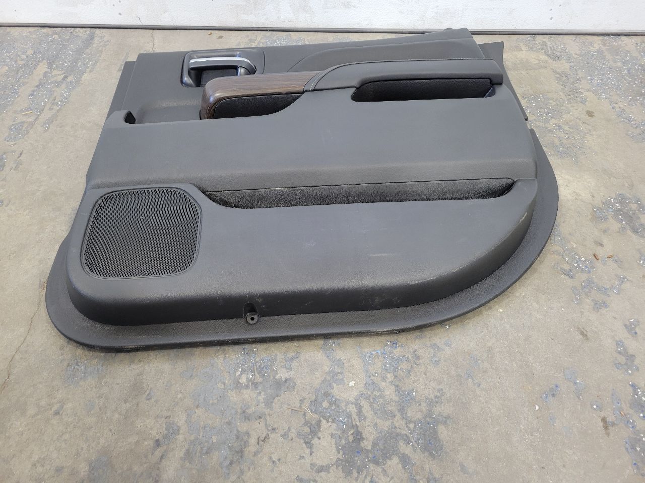 2017 SIERDEN15 DENALI CREW CAB PASSENGER REAR TRIM 26225 - image 5