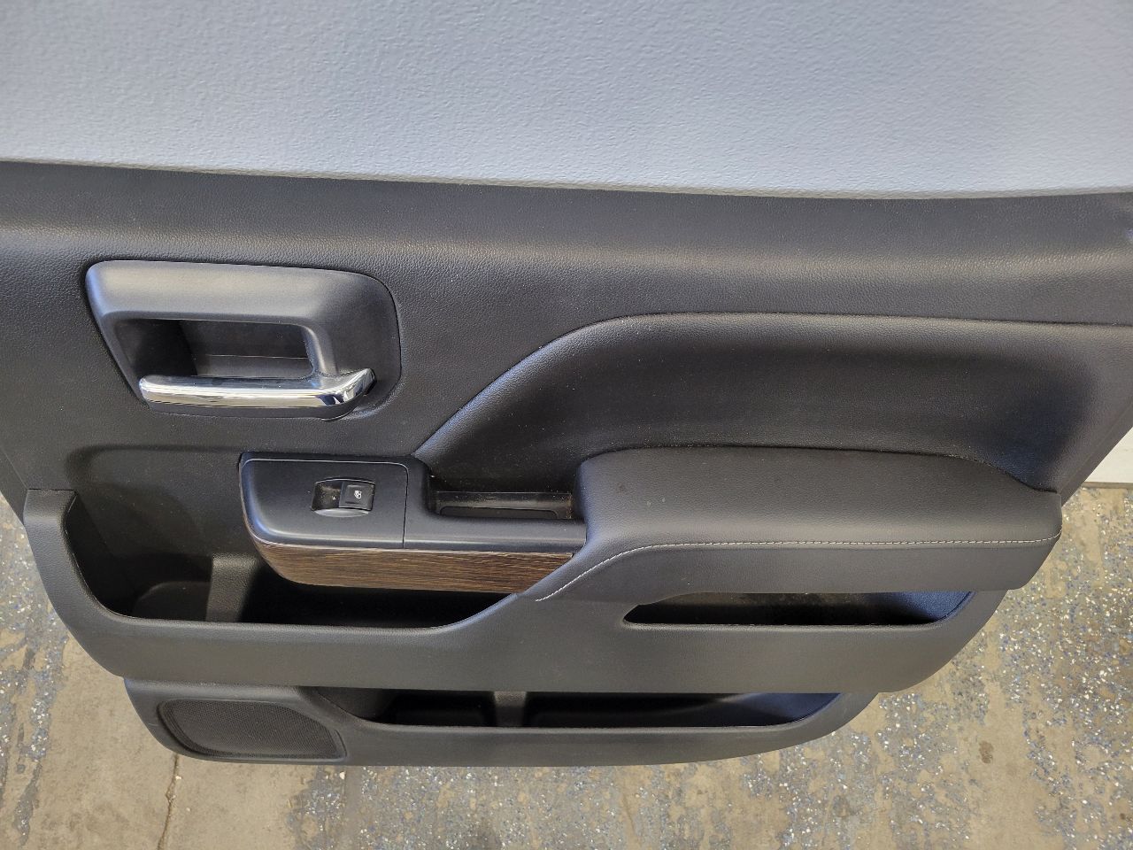 2017 SIERDEN15 DENALI CREW CAB PASSENGER REAR TRIM 26225 - image 7
