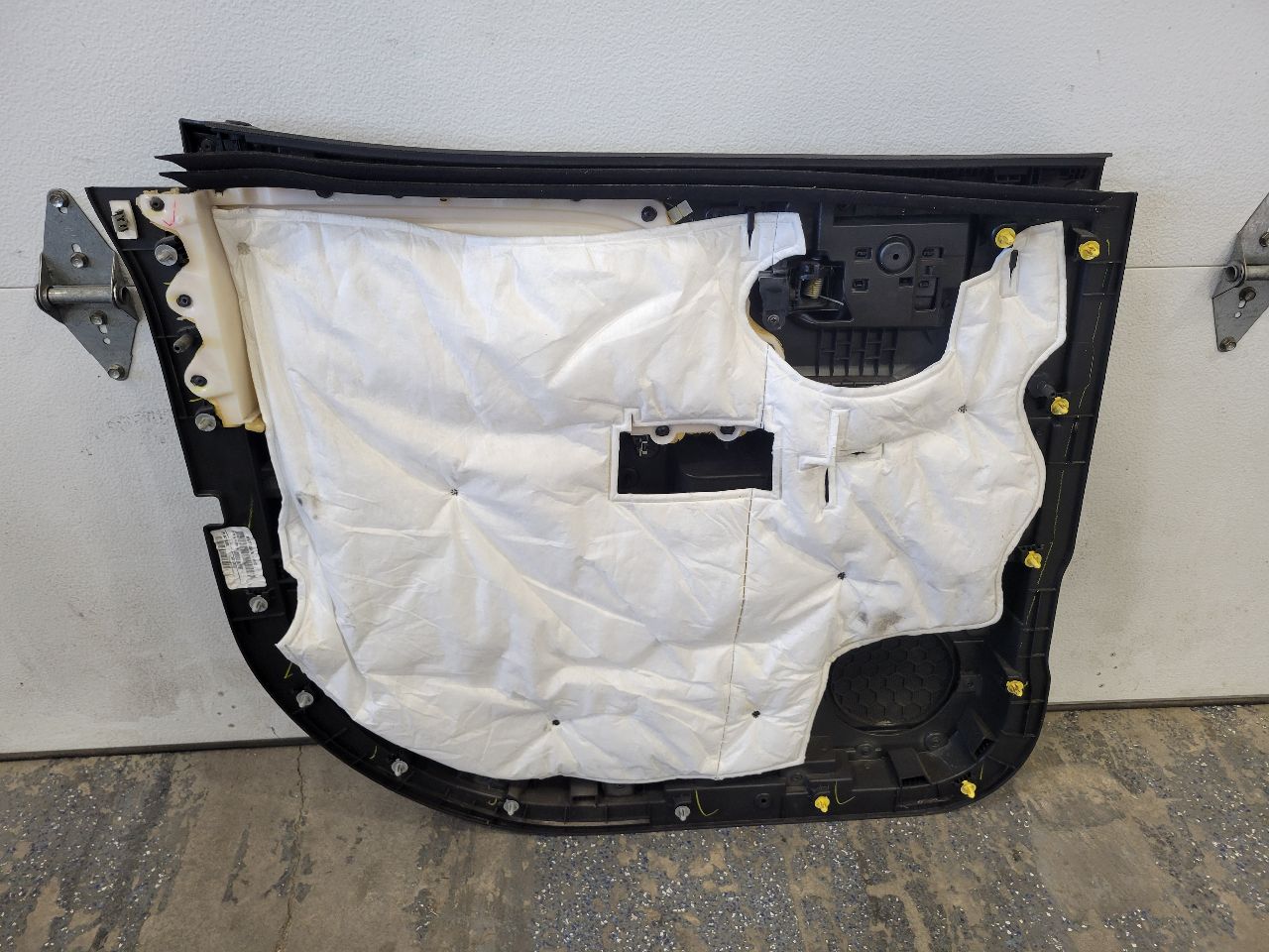 2017 SIERDEN15 DENALI CREW CAB PASSENGER REAR TRIM 26225 - image 9