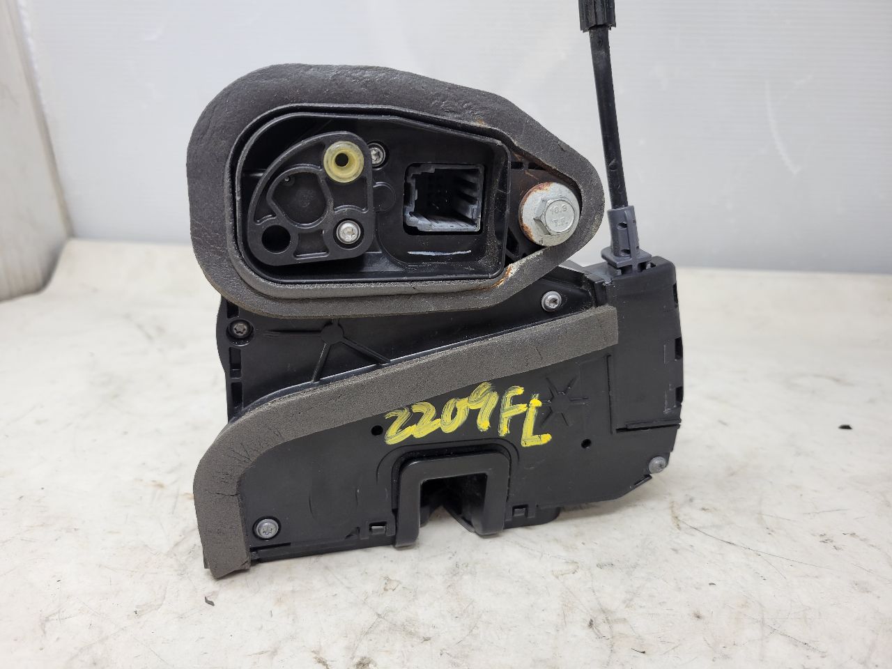 2017 SIERDEN15 DRIVER FRONT DOOR LATCH 13507155 26233 - image 3