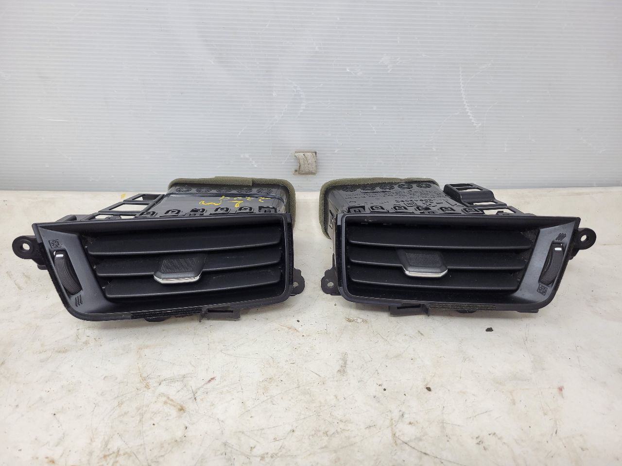 2017 SIERDEN15 SET OF 4 DASH VENTS HEAT A/C 26244 - image 2