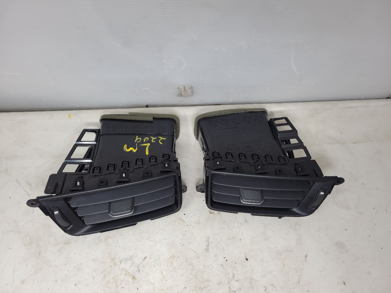 2017 SIERDEN15 SET OF 4 DASH VENTS HEAT A/C 26244 - image 3