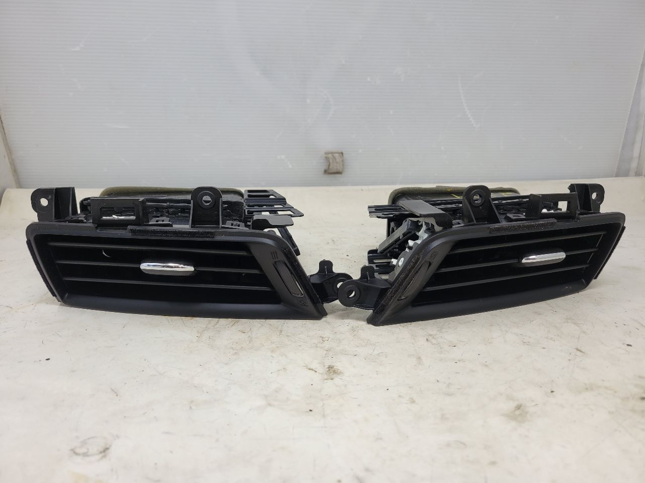 2017 SIERDEN15 SET OF 4 DASH VENTS HEAT A/C 26244 - image 5
