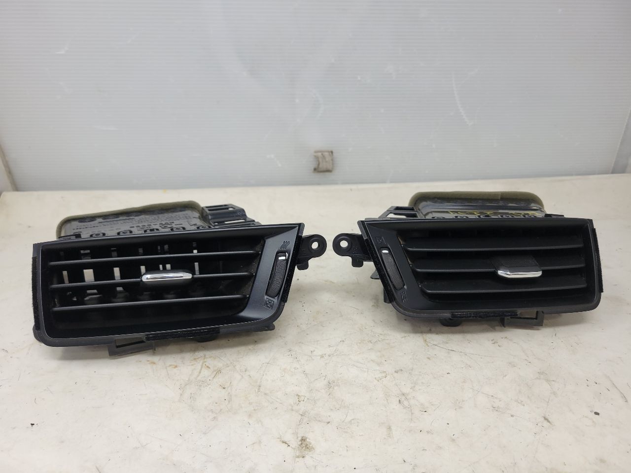 2017 SIERDEN15 SET OF 4 DASH VENTS HEAT A/C 26244 - image 9