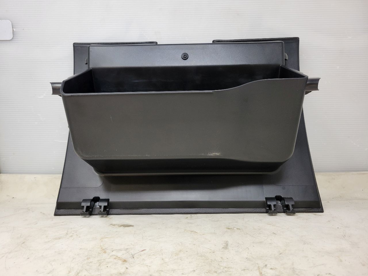 2017 SIERDEN15 LOWER GLOVE BOX BLACK 26261 - image 6