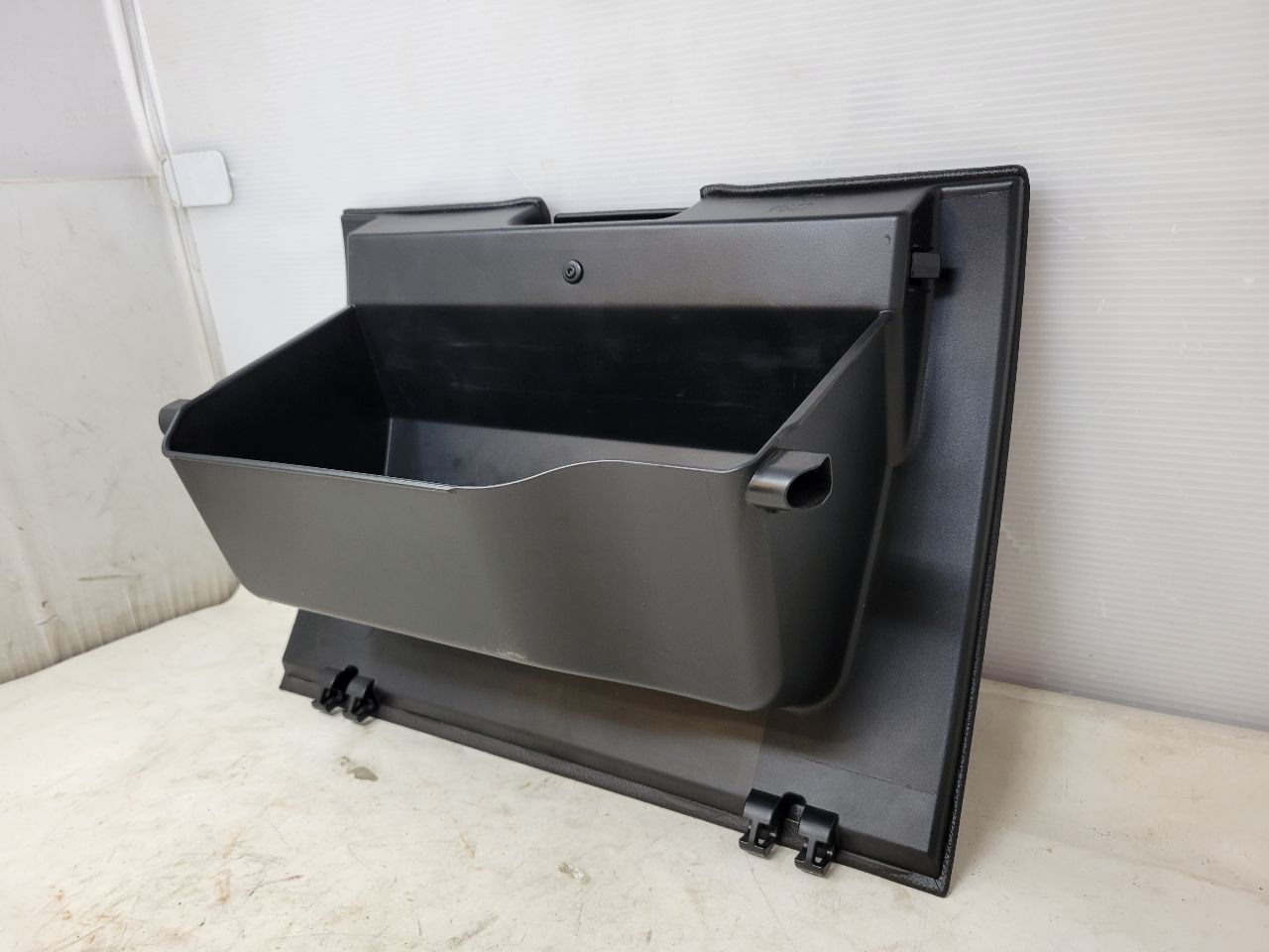 2017 SIERDEN15 LOWER GLOVE BOX BLACK 26261 - image 9