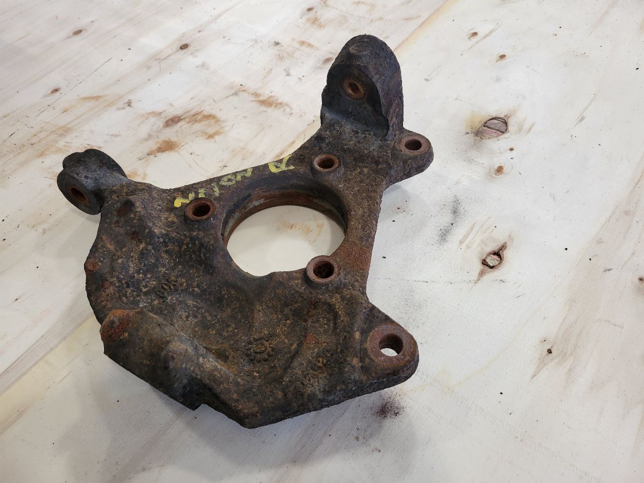 2012 ESCALADE RH PASSENGER FRONT SPINDLE 26287 - image 4