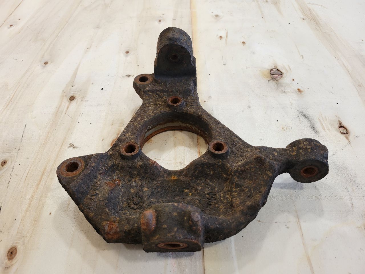 2012 ESCALADE LH DRIVER FRONT SPINDLE 26288 - image 2
