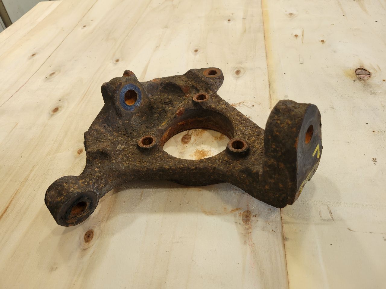 2012 ESCALADE LH DRIVER FRONT SPINDLE 26288 - image 4