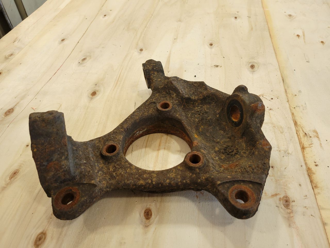 2012 ESCALADE LH DRIVER FRONT SPINDLE 26288 - image 6