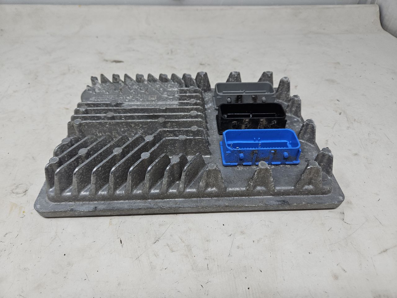 2016 ESCALADE E92 ECM ENGINE CONTROL MODULE L86 26296 - image 2