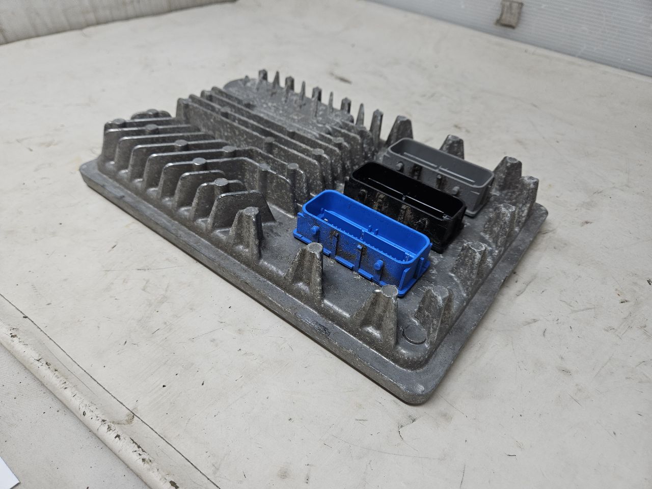 2016 ESCALADE E92 ECM ENGINE CONTROL MODULE L86 26296 - image 4