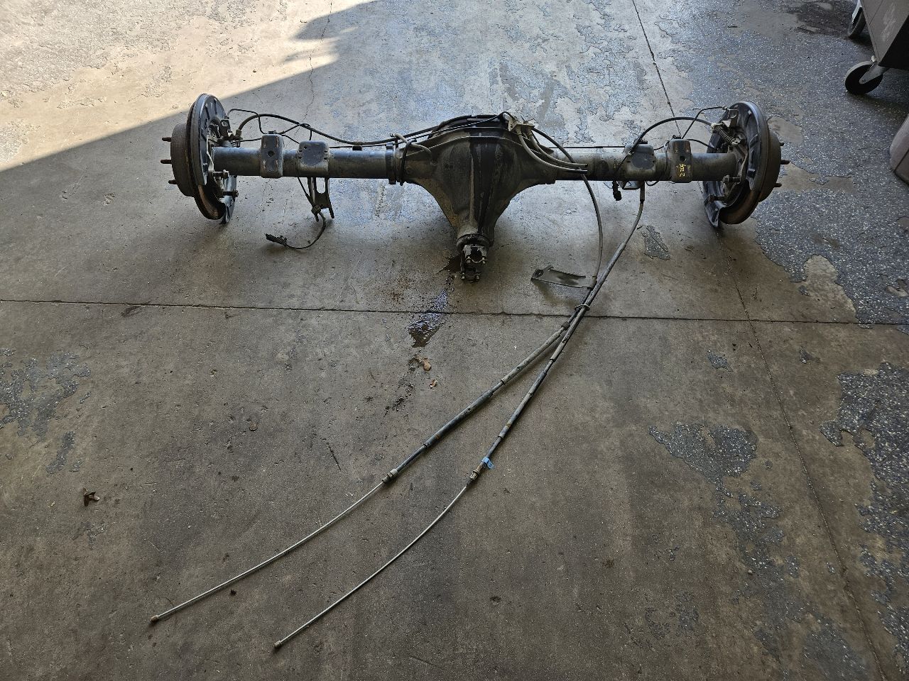 2017 SIERDEN15 REAR AXLE 9.75" GU5 3.23 G80 138K 26298 - image 1