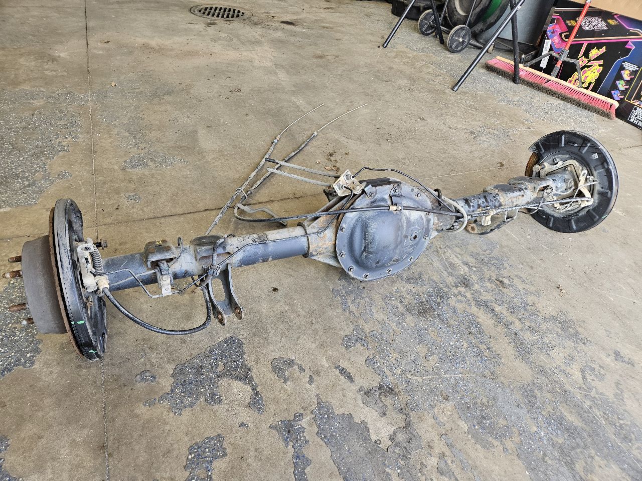 2017 SIERDEN15 REAR AXLE 9.75" GU5 3.23 G80 138K 26298 - image 6