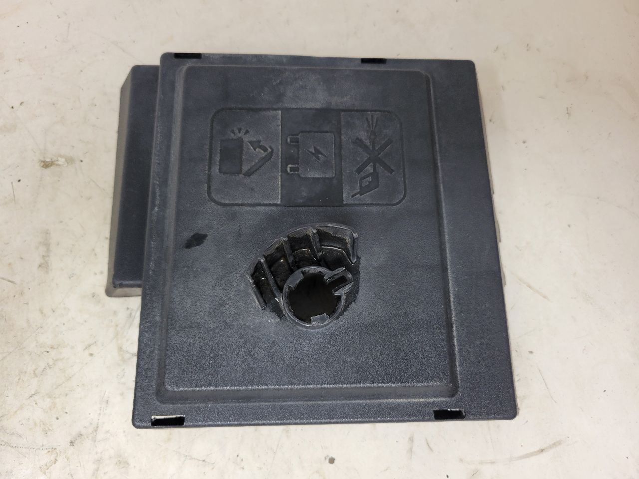 2017 SIERDEN15 BATTERY FUSE JUNCTION BLOCK 84043745 26302 - image 8