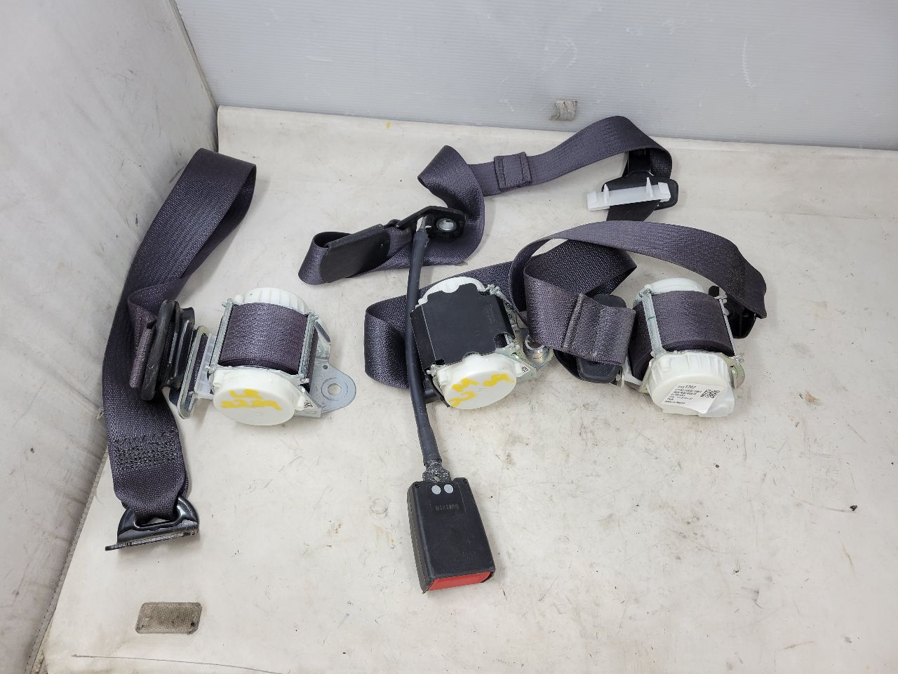 2017 SIERDEN15 REAR SEAT BELTS SET OF 3 BLACK 26314 - image 5
