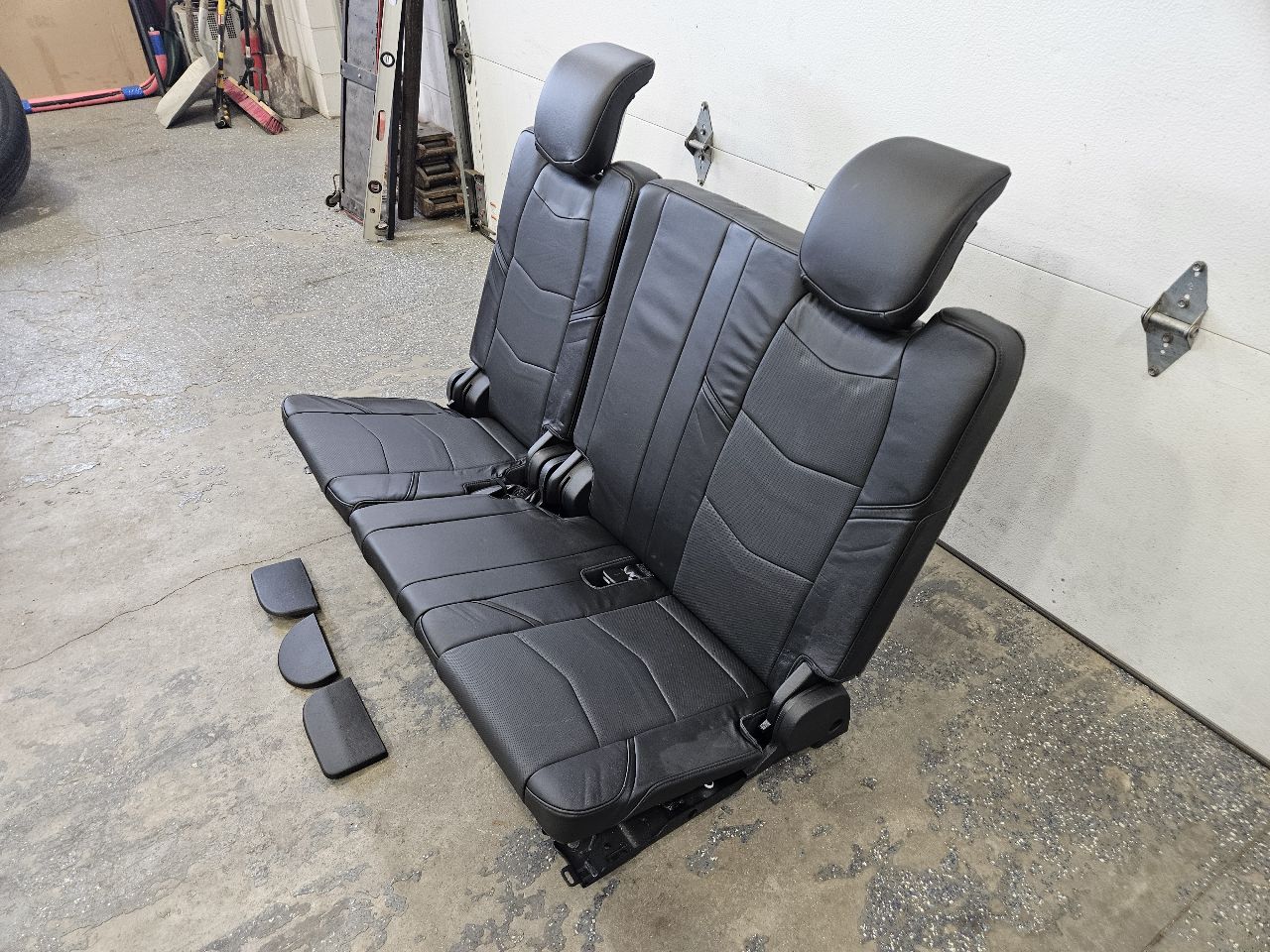 2016 ESCALADE THIRD ROW SEATS BLACK POWER FOLDING 26357 - image 3