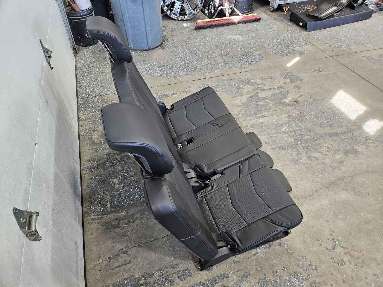 2016 ESCALADE THIRD ROW SEATS BLACK POWER FOLDING 26357 - image 5