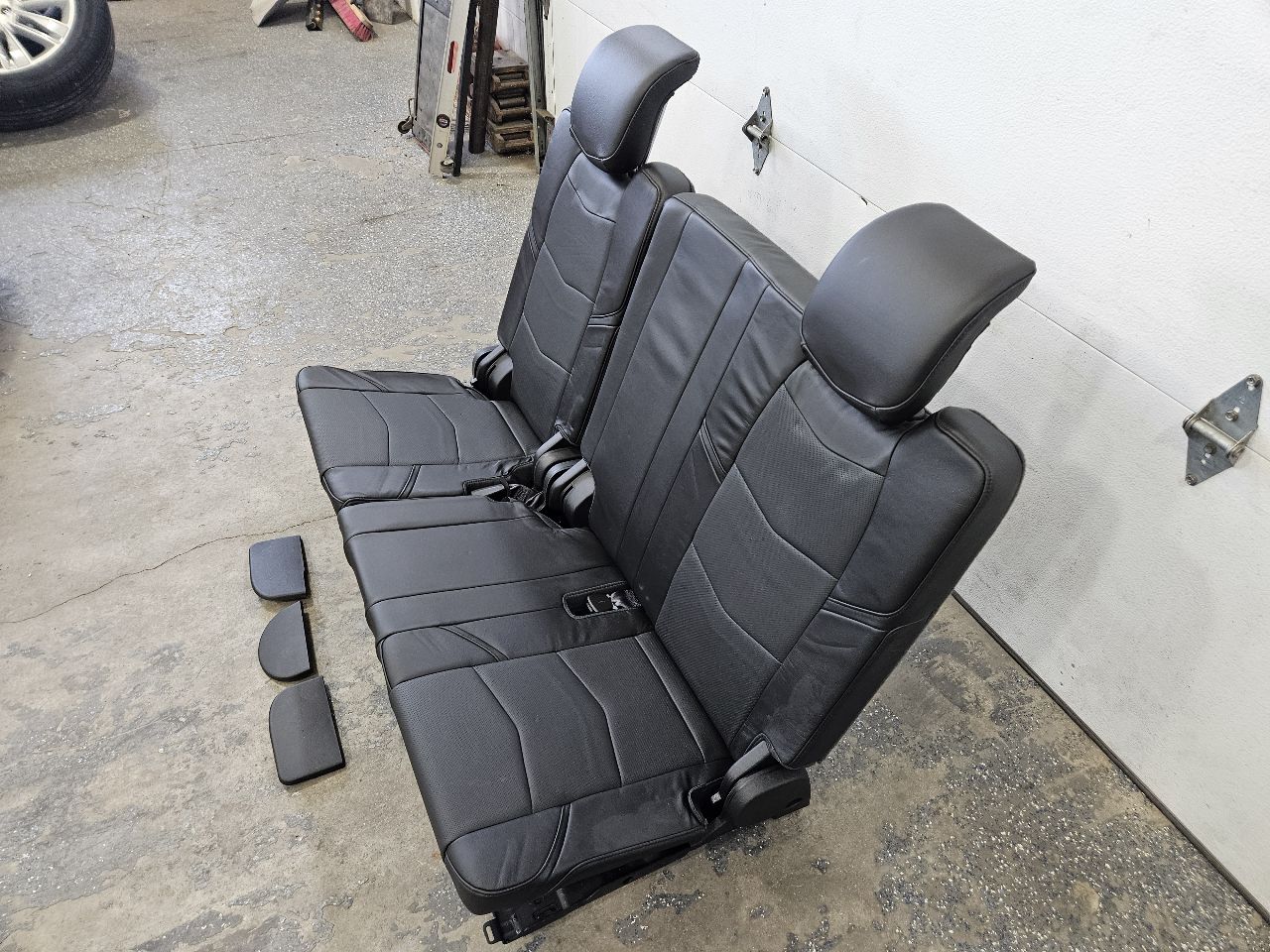 2016 ESCALADE THIRD ROW SEATS BLACK POWER FOLDING 26357 - image 6