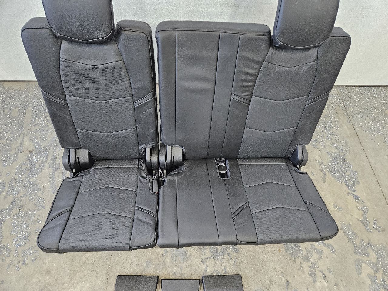 2016 ESCALADE THIRD ROW SEATS BLACK POWER FOLDING 26357 - image 9