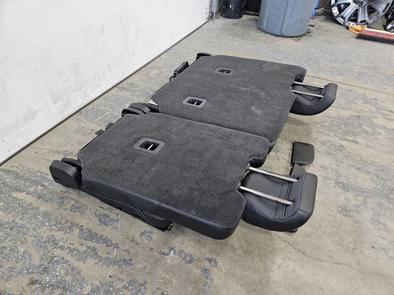 2016 ESCALADE THIRD ROW SEATS BLACK POWER FOLDING 26357 - image 13