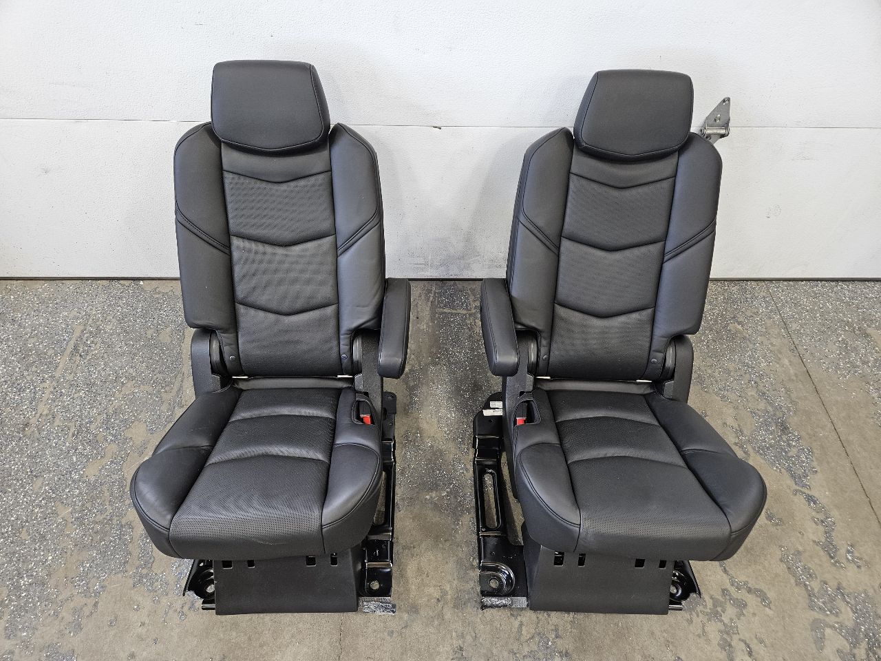2016 ESCALADE 2ND ROW BUCKET SEATS BLACK LEATHER 26358 - image 2