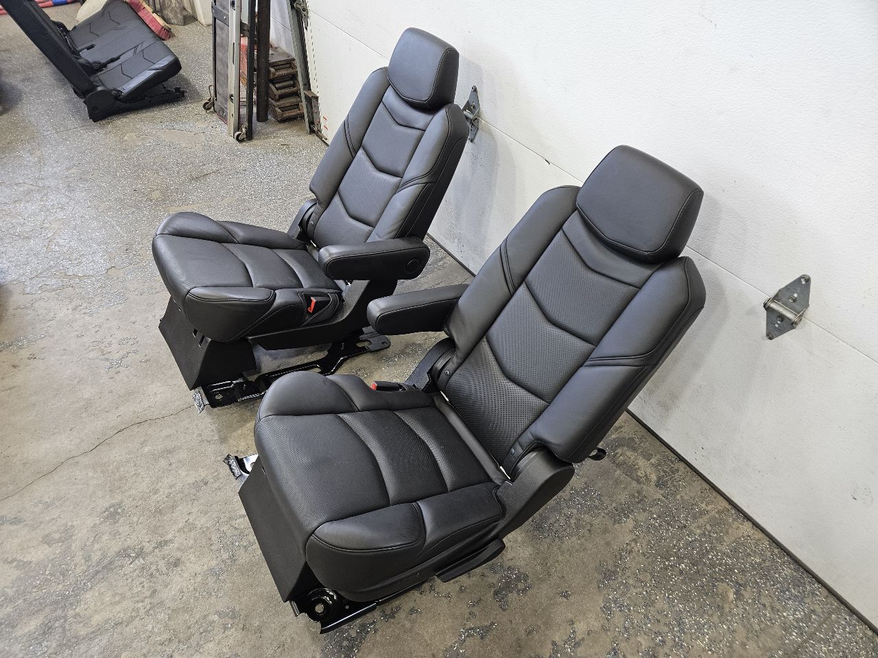 2016 ESCALADE 2ND ROW BUCKET SEATS BLACK LEATHER 26358 - image 3