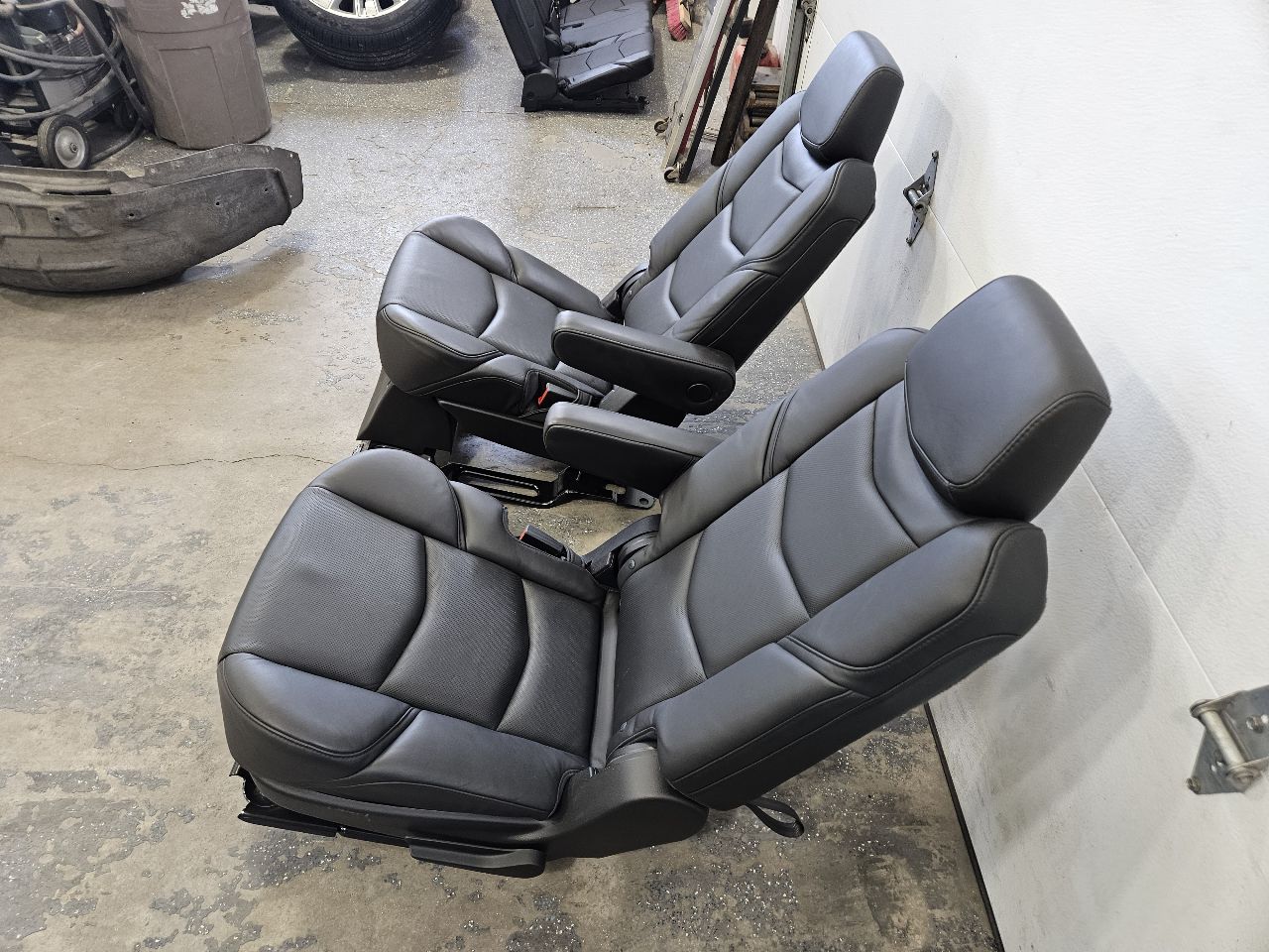 2016 ESCALADE 2ND ROW BUCKET SEATS BLACK LEATHER 26358 - image 4