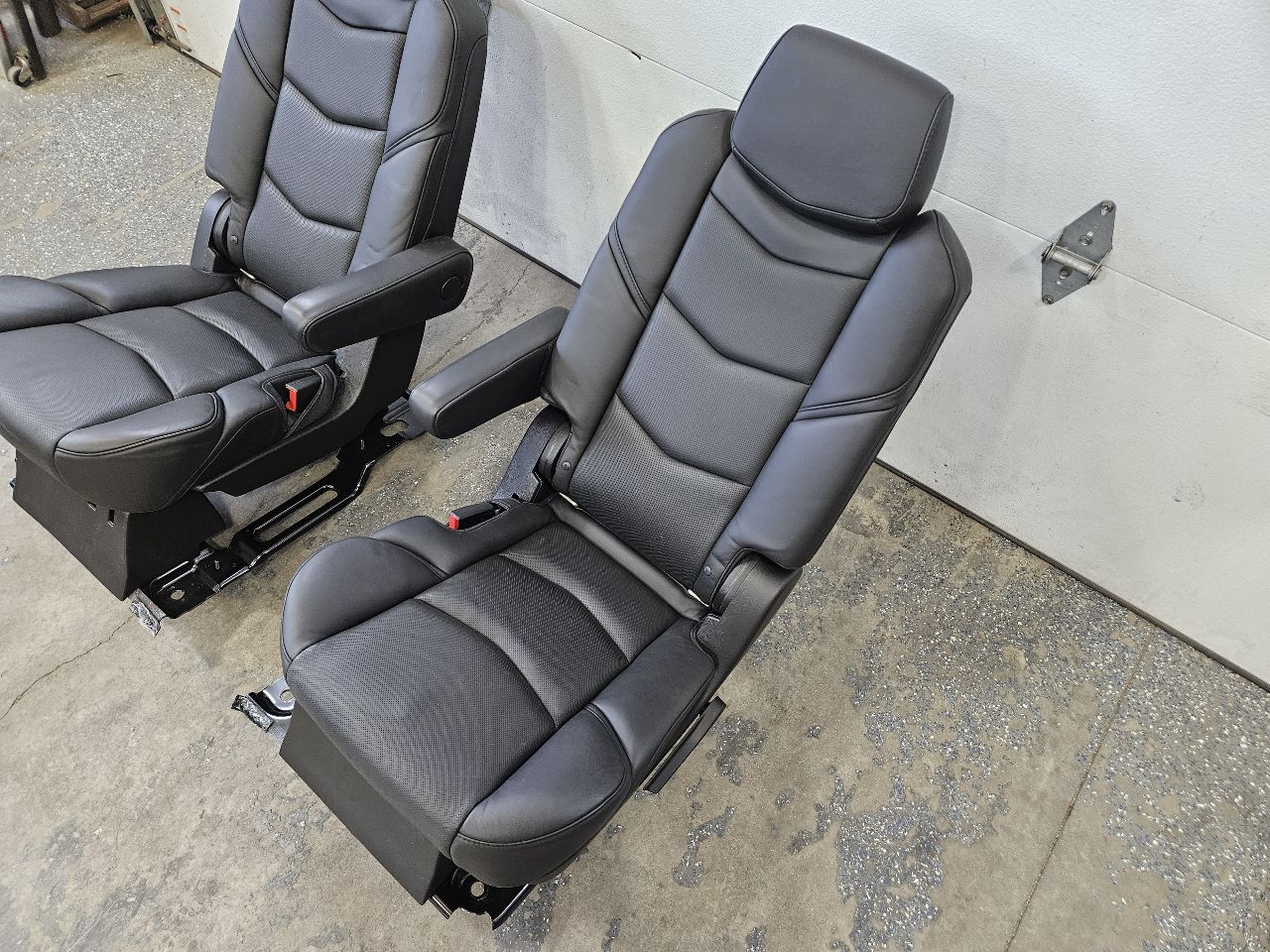 2016 ESCALADE 2ND ROW BUCKET SEATS BLACK LEATHER 26358 - image 5