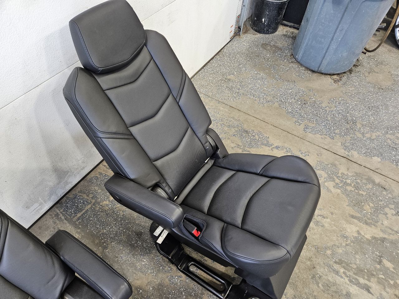 2016 ESCALADE 2ND ROW BUCKET SEATS BLACK LEATHER 26358 - image 7