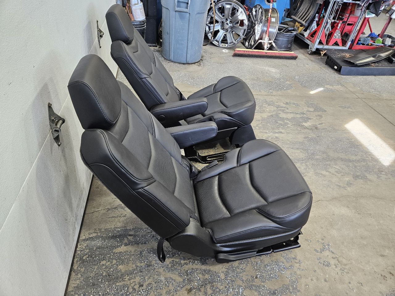 2016 ESCALADE 2ND ROW BUCKET SEATS BLACK LEATHER 26358 - image 11