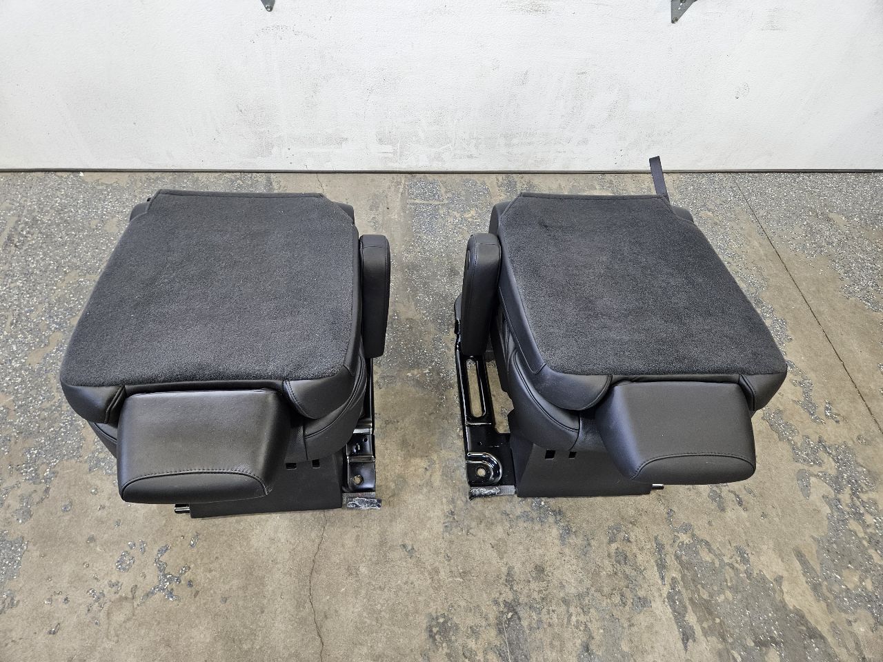 2016 ESCALADE 2ND ROW BUCKET SEATS BLACK LEATHER 26358 - image 14