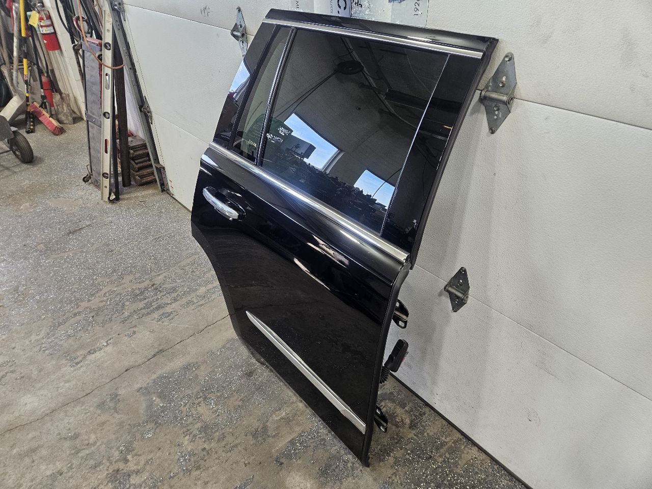 2016 ESCALADE RH PASSENGER REAR DOOR BLACK 000 26361 - image 4