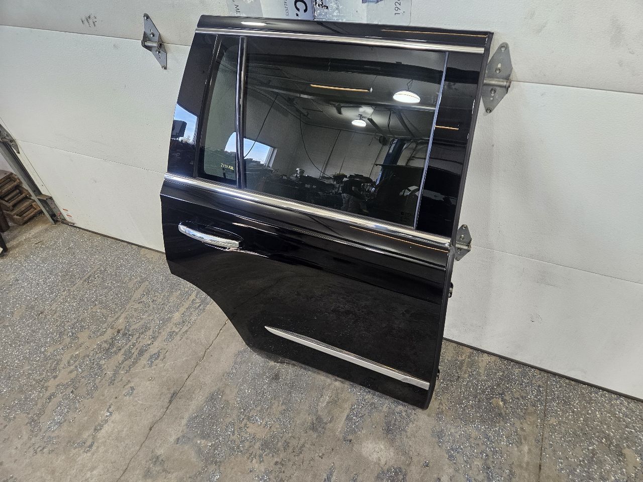 2016 ESCALADE RH PASSENGER REAR DOOR BLACK 000 26361 - image 6