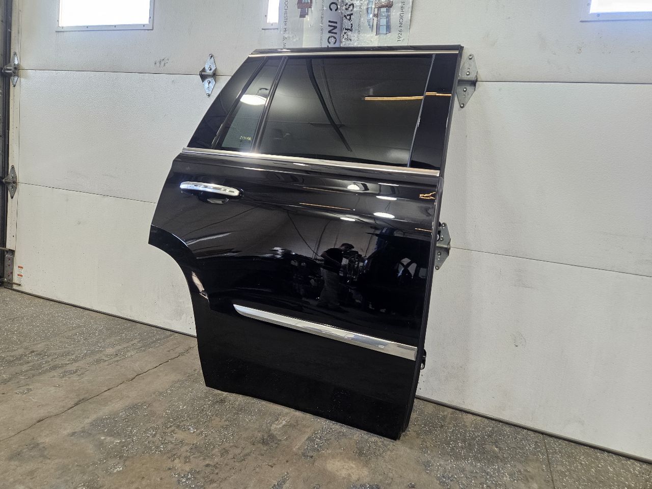 2016 ESCALADE RH PASSENGER REAR DOOR BLACK 000 26361 - image 7