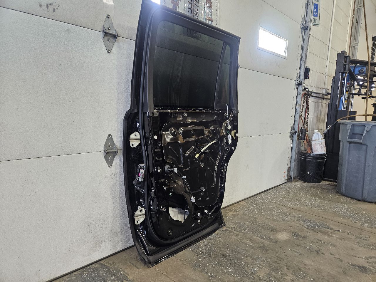 2016 ESCALADE RH PASSENGER REAR DOOR BLACK 000 26361 - image 12