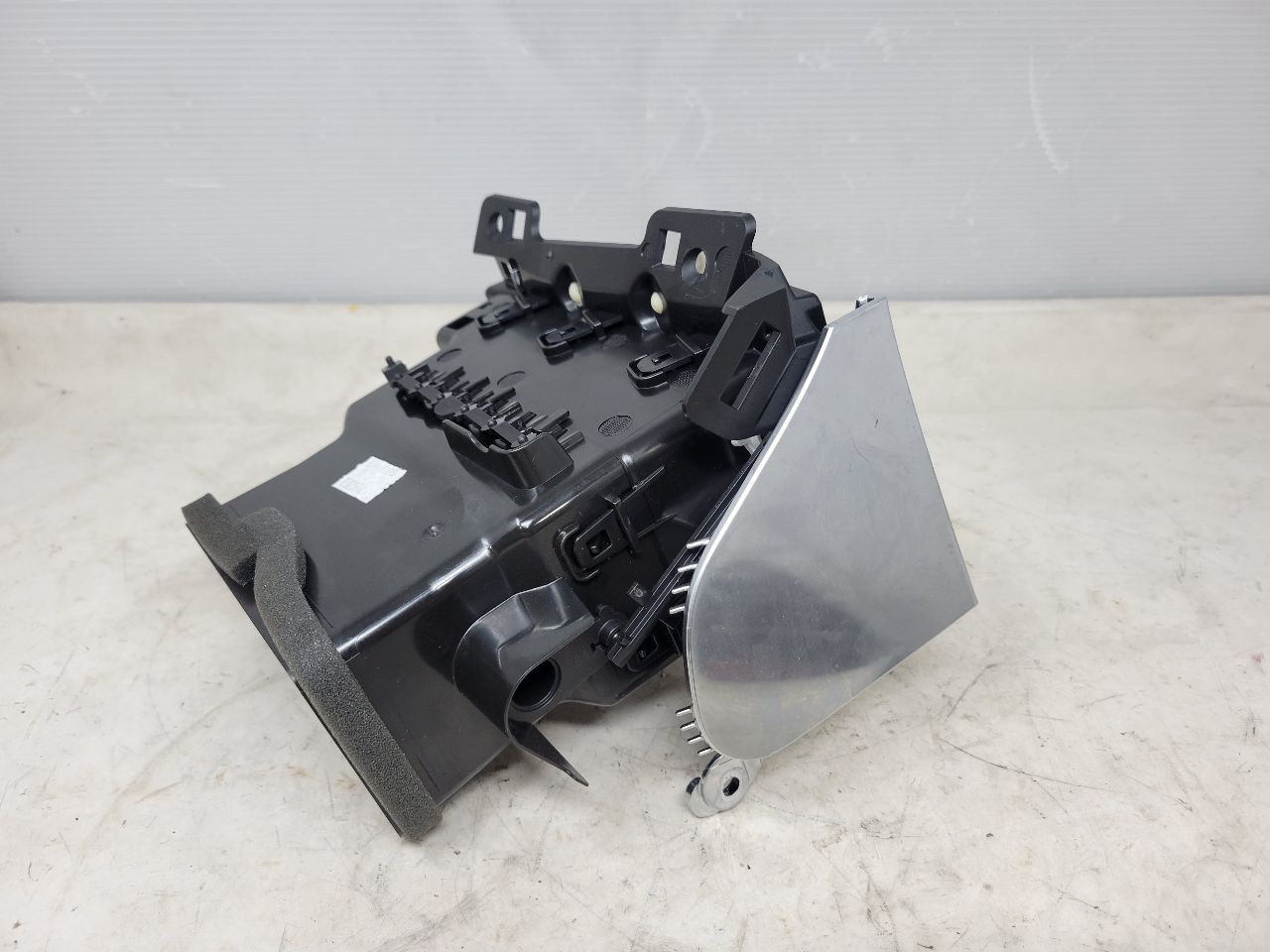 2016 ESCALADE RH PASSENGER OUTER VENT 22946836 26408 - image 9