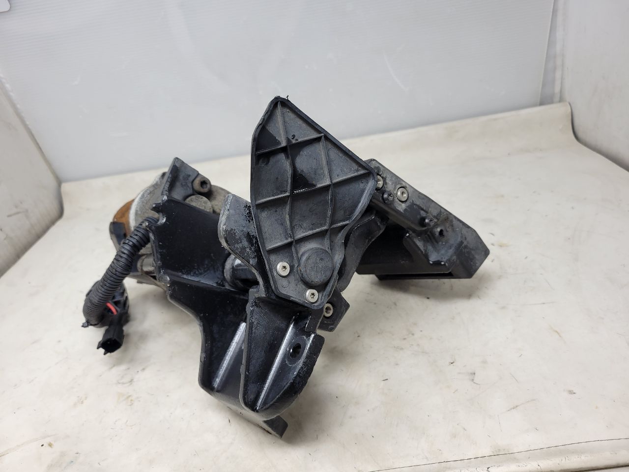 2016 ESCALADE RH PASSENGER RUNNING BOARD MOTOR 26427 - image 3