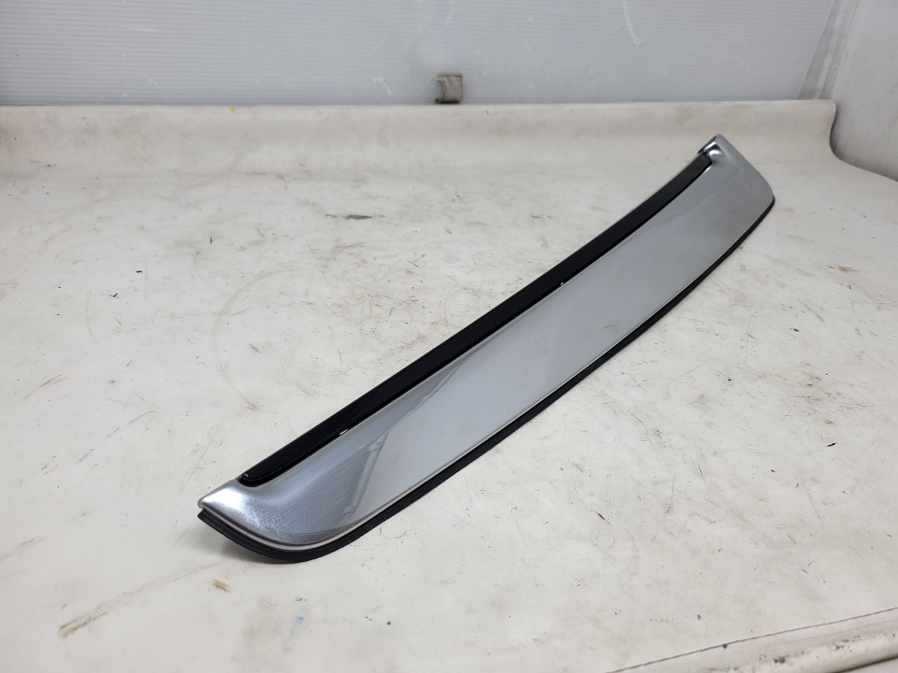 2016 ESCALADE RH PASSENGER CHROME C PILLAR TRIM 26453 - image 3