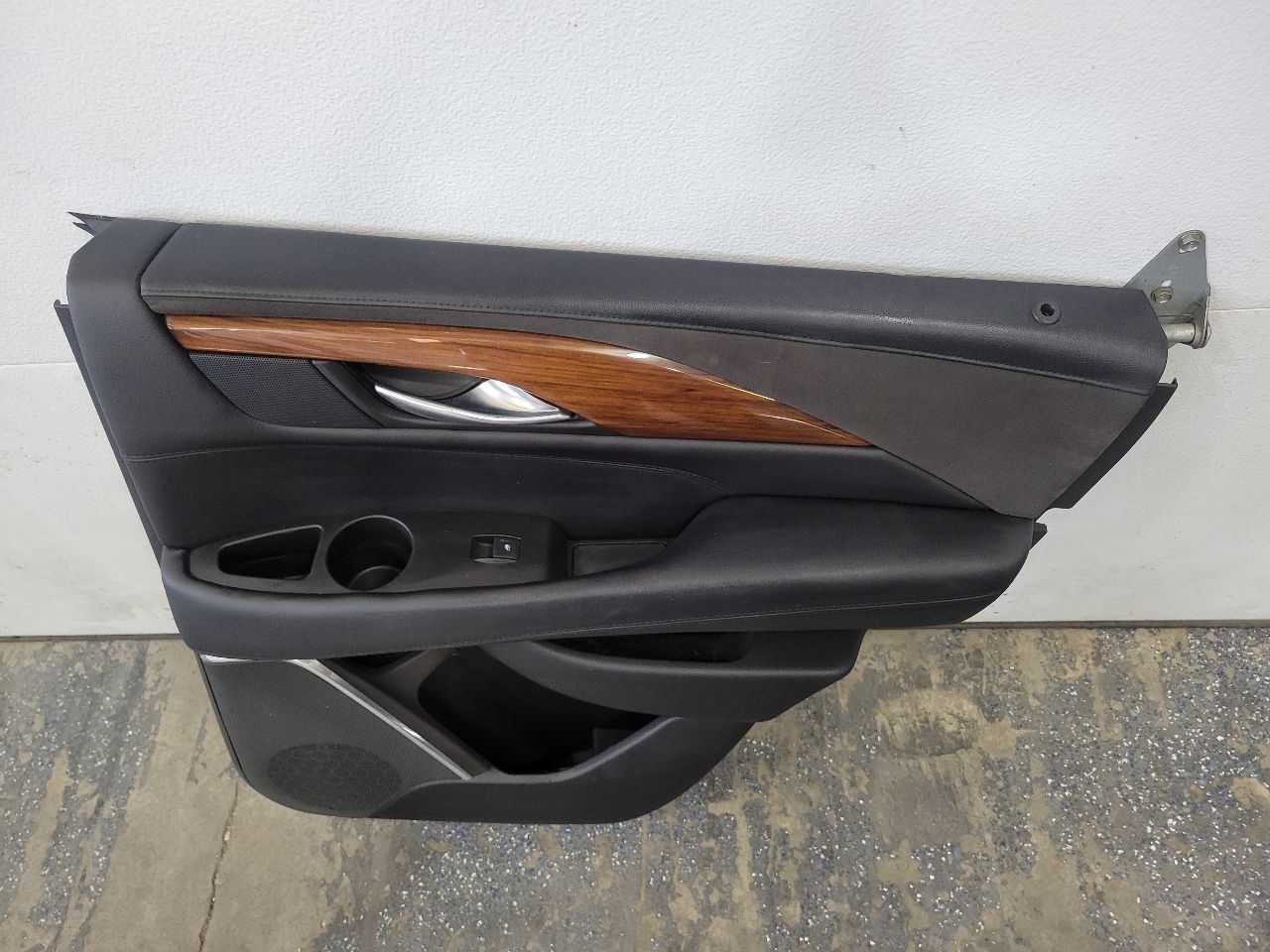 2016 ESCALADE RH PASSENGER REAR DOOR TRIM PANEL 26499 - image 2