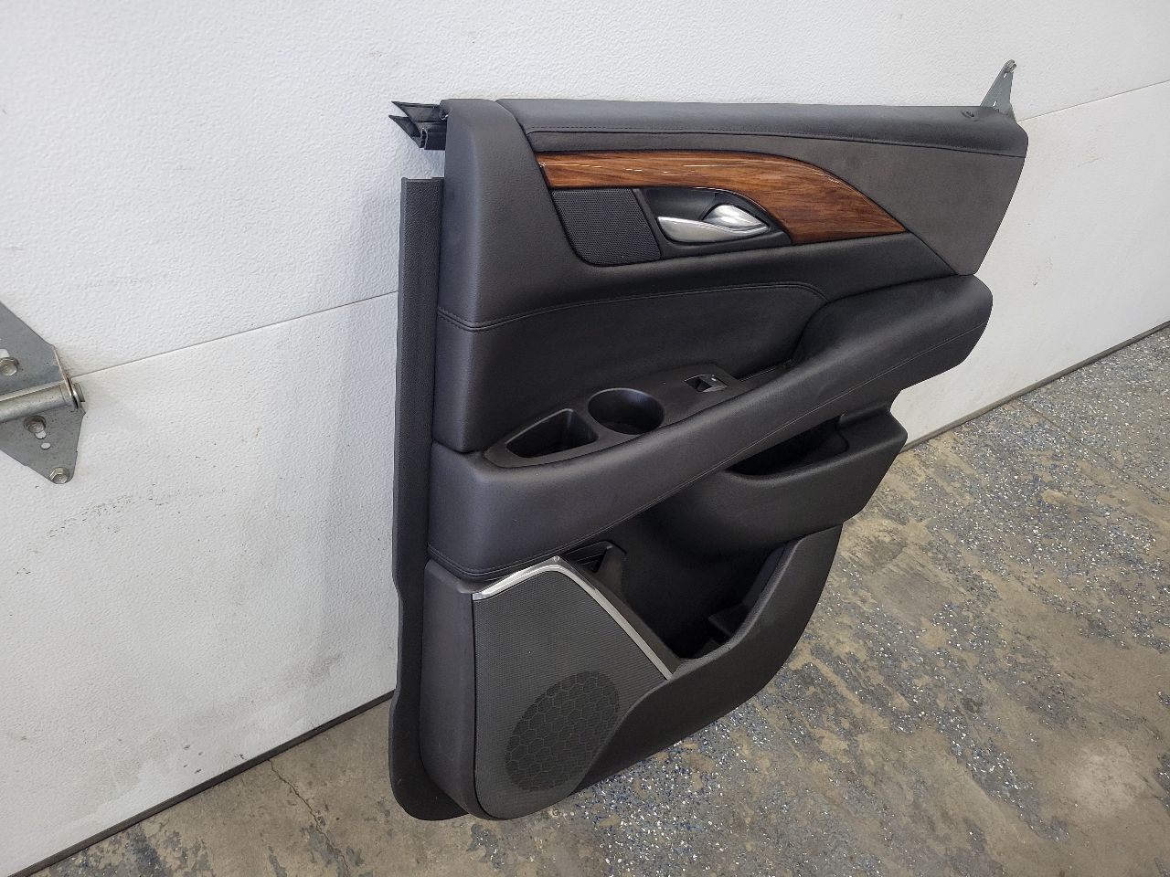 2016 ESCALADE RH PASSENGER REAR DOOR TRIM PANEL 26499 - image 6