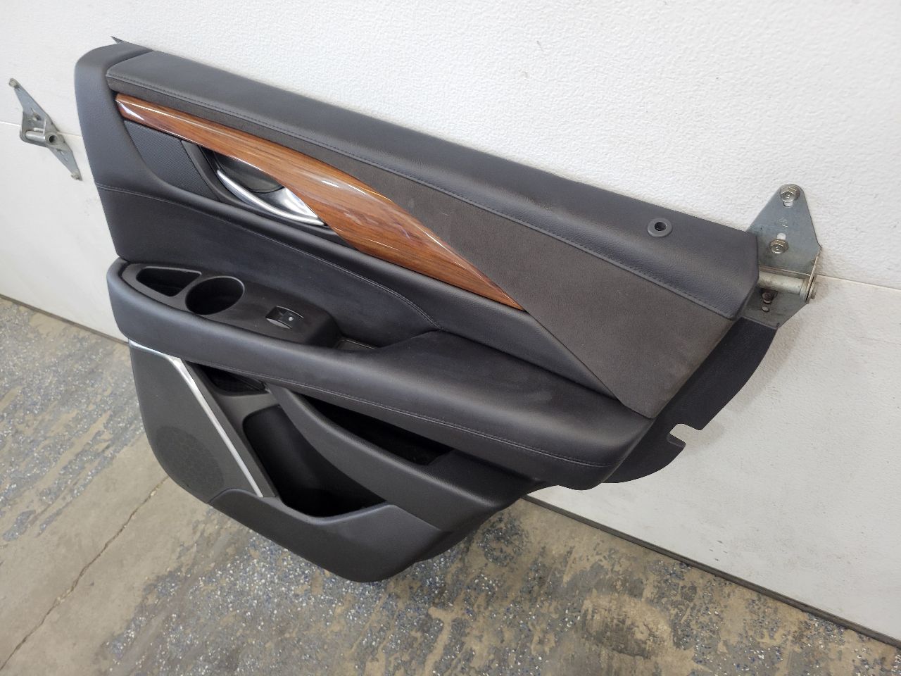 2016 ESCALADE RH PASSENGER REAR DOOR TRIM PANEL 26499 - image 7