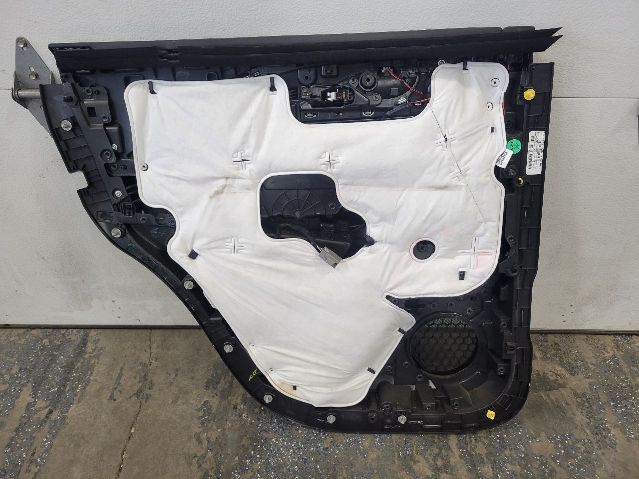 2016 ESCALADE RH PASSENGER REAR DOOR TRIM PANEL 26499 - image 9