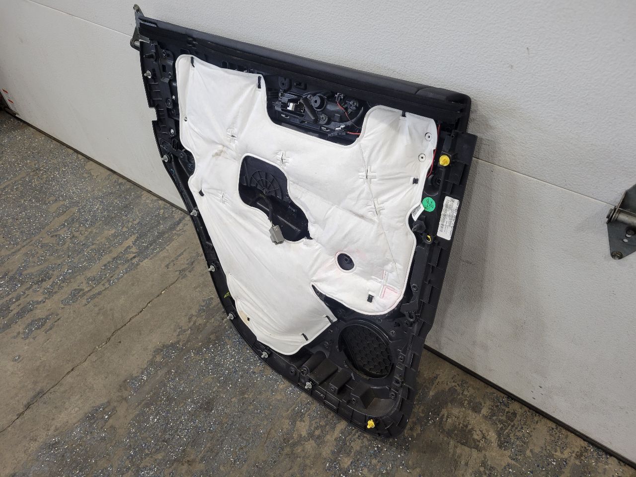 2016 ESCALADE RH PASSENGER REAR DOOR TRIM PANEL 26499 - image 11