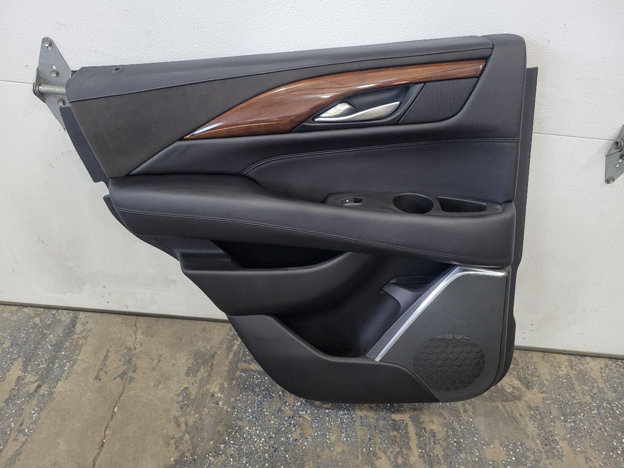 2016 ESCALADE LH DRIVER REAR DOOR TRIM PANEL BLACK 26500 - image 1